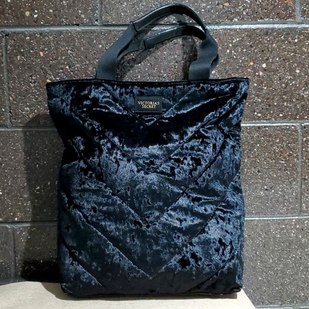 VICTORIAS SECRET BLACK LARGE VEGAN FAUX FUR TOTE BAG Overnight Quilted